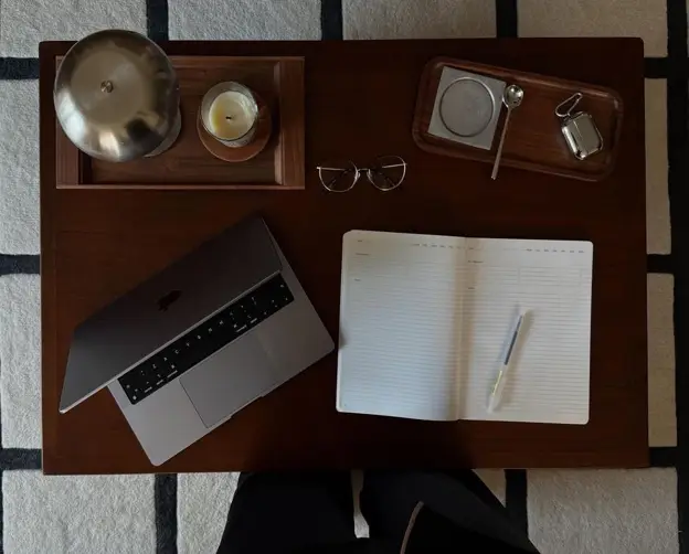 20+ real problems that lead people to doomscrolling (and how to break the cycle)